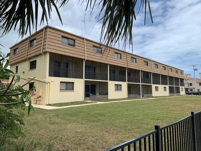 7101 Ridgewood Ave Unit 209
