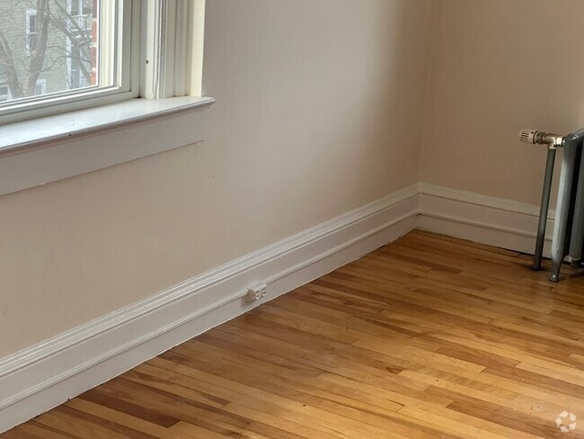 Building Photo - Colonial- VT Unit 26- 2nd Floor Rental