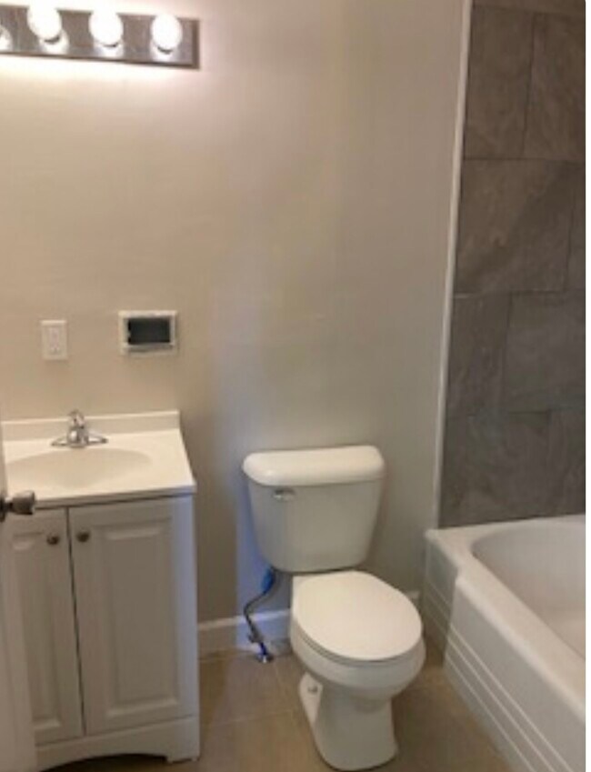 Photo - 261 Emming St Unit 1