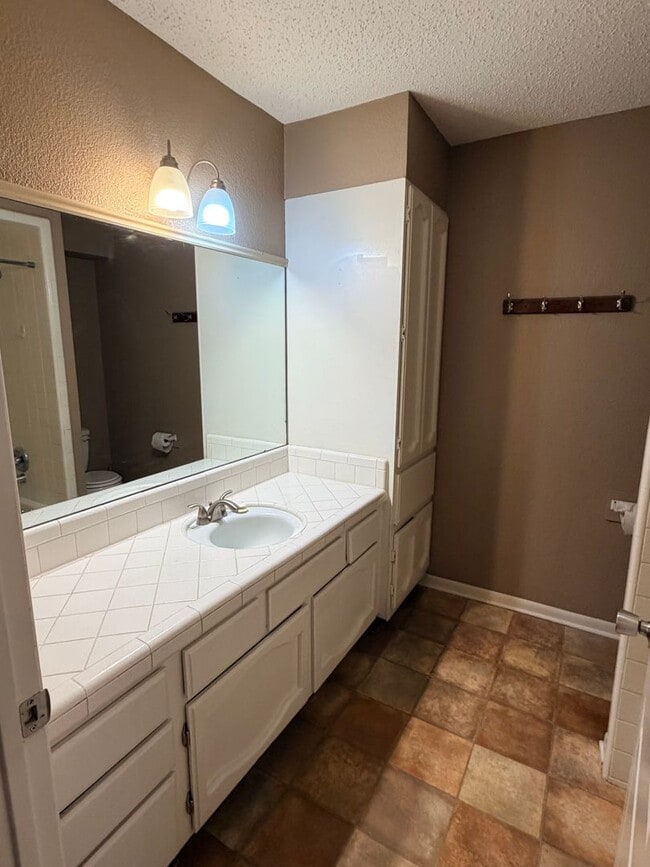 Photo - Don't miss out! Large 2/2 apartment