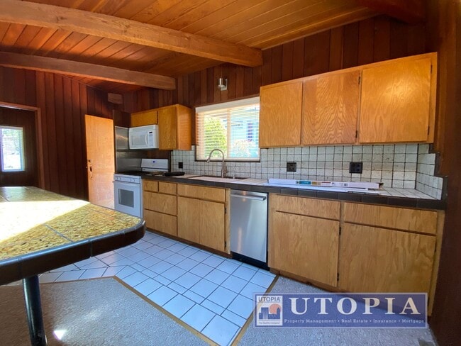 Photo - Sunny, Spacious, Home Near Sunny Cove Beach