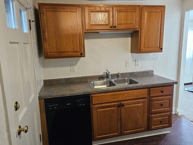 Photo - 244 S 4th St