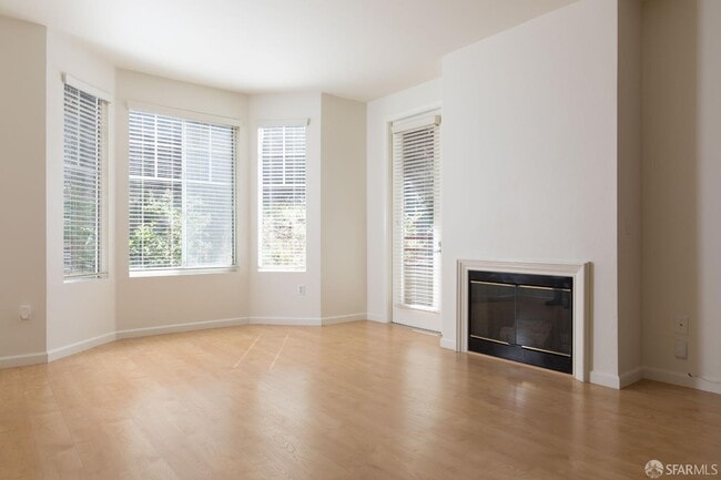 Photo - 240 Caldecott Ln