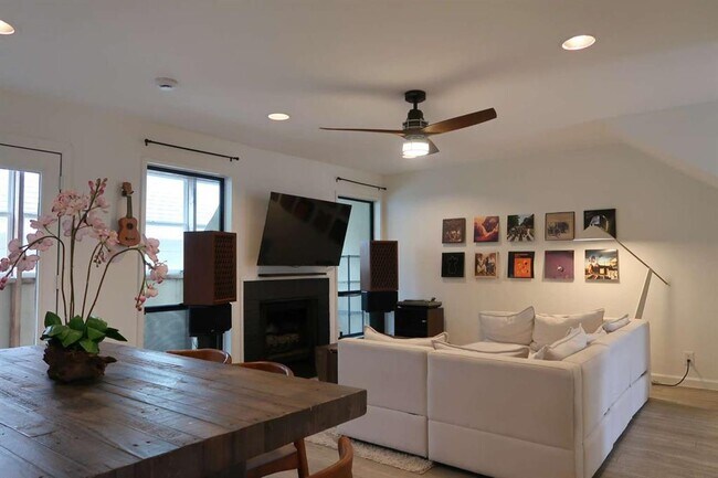 Photo - 1106 W 6th St Unidad 213