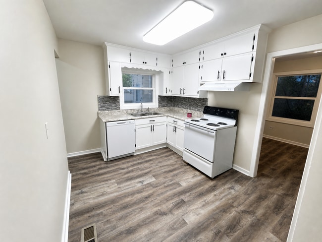 Photo - 3200 Berkley St SW