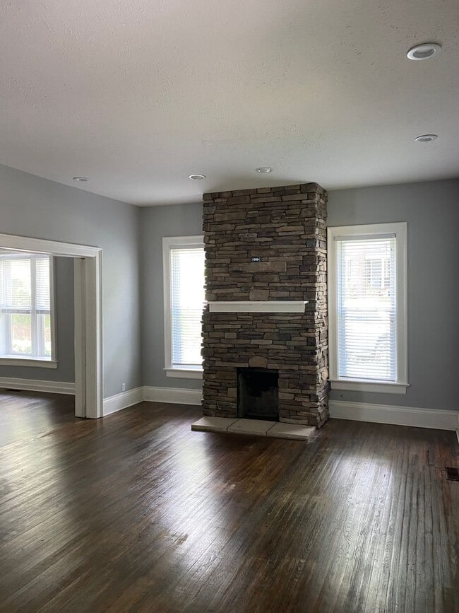 Photo - 4 bed/ 2 bath