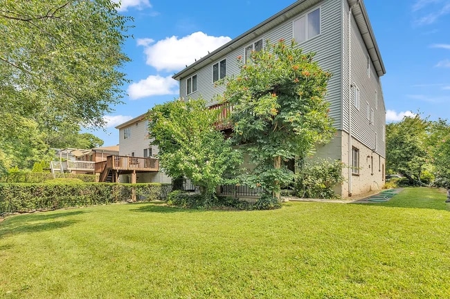 9 Bronxville Ln