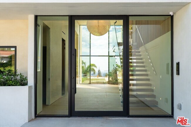 Photo - 2501 Banyan Dr