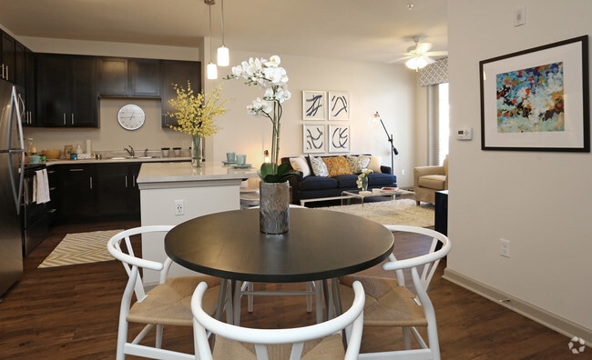 Comedor - The Oliver Bloomfield