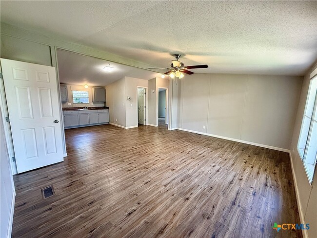 Photo - 319 E Zipp Rd