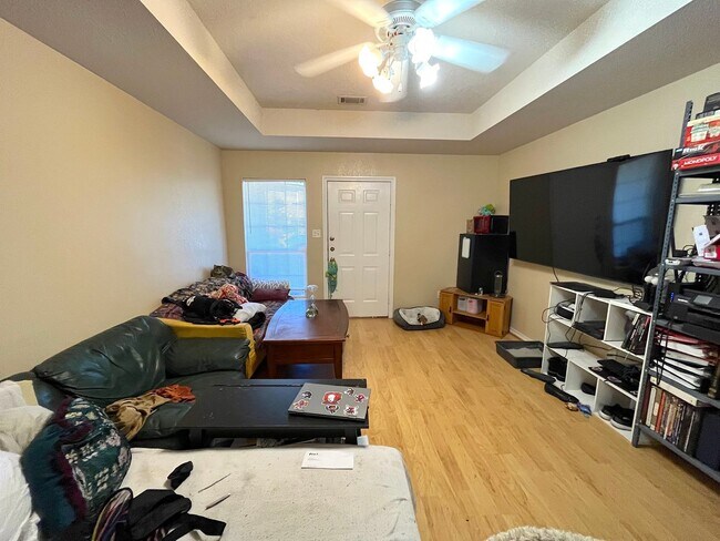 Photo - AUGUST PRE-LEASE!! 3 Bed/3 Bath Duplex in ...