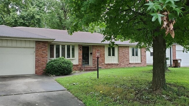 Building Photo - 3 Bedroom, 2 Bathroom Close To Everything! Rental