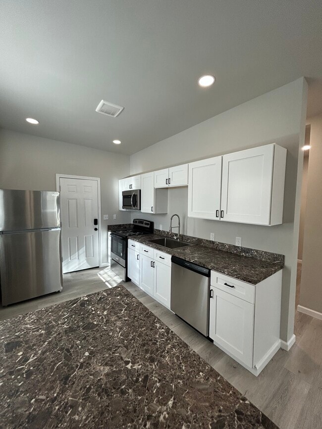 Photo - 1 Caroline Ave Unidad 2