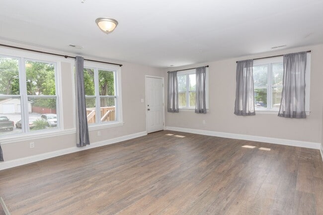 Photo - 212 W Burke St Unit B