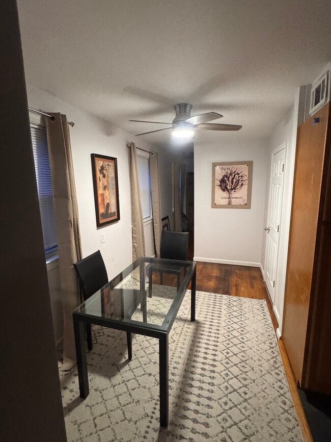 Photo - 1110 16th St NE