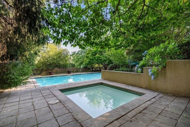 Photo - 225 Kenrick St