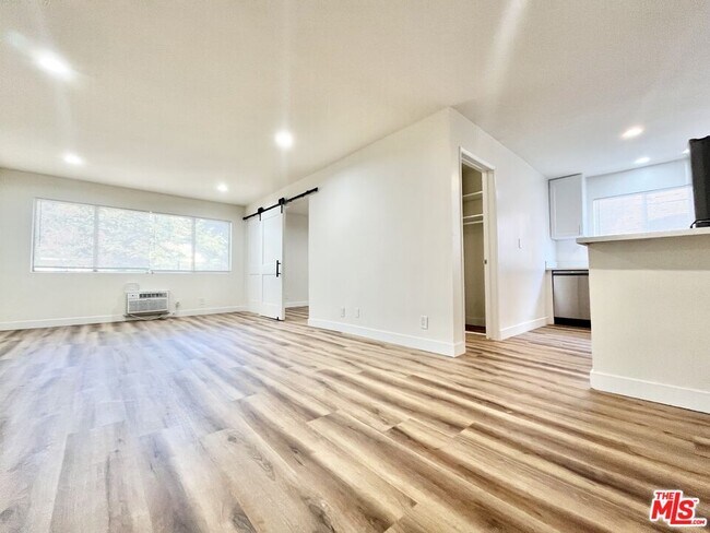 Photo - 1784 N Sycamore Ave