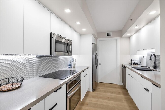 6917 Collins Ave Unit 1404