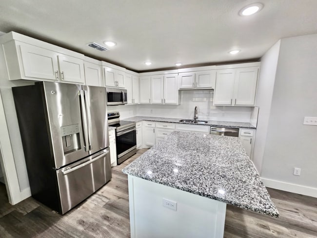 Photo - 220 W Bond St Unidad 220