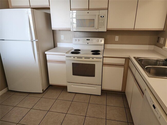 Photo - 9619 Lakedale Way Unidad 202