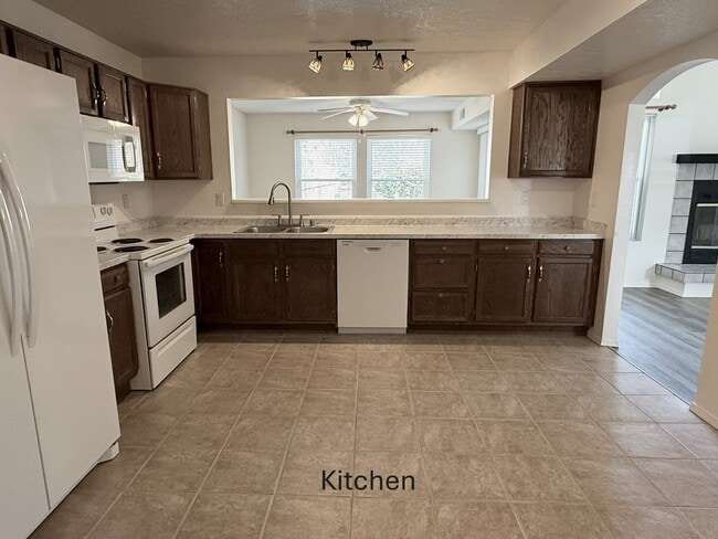 Photo - 5204 Edwards Dr NE