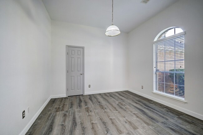 Photo - 17407 Winfield Square