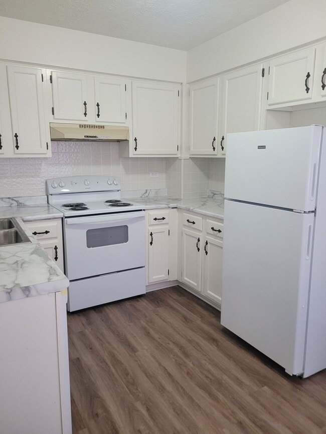 Photo - Spacious 3 Bedroom! Coming Soon!