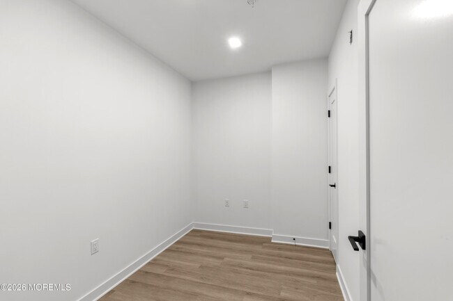 Photo - 180 Morris Ave Unit 304