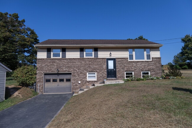 Building Photo - 5 Temple Rd Rental