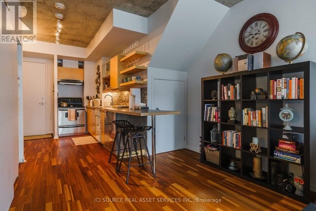 Photo - 333A Adelaide St E Unit 537