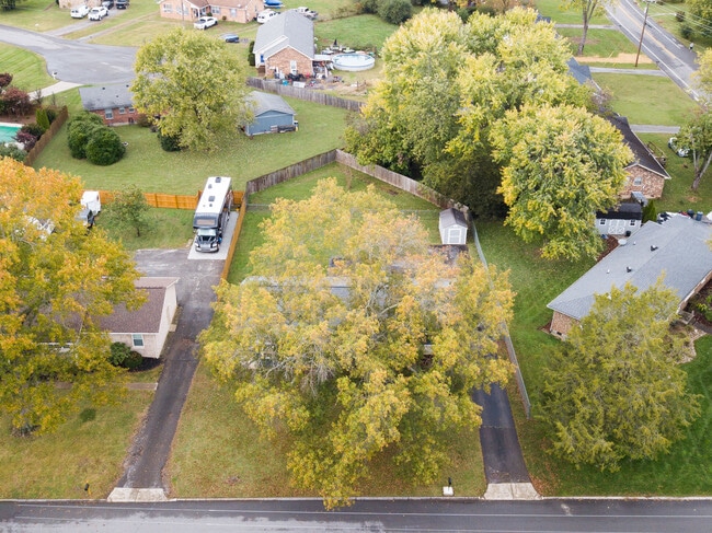 Photo - 202 Raindrop Ln