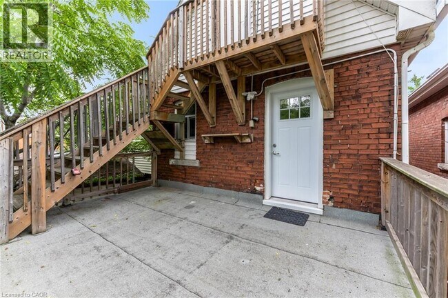 Photo - 199 Balmoral Ave N