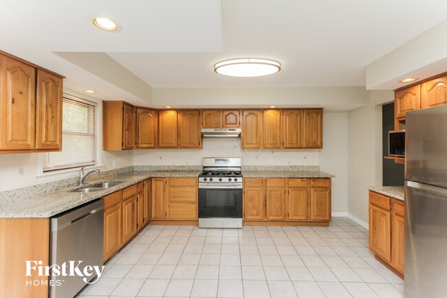 Photo - 110 E Fox St