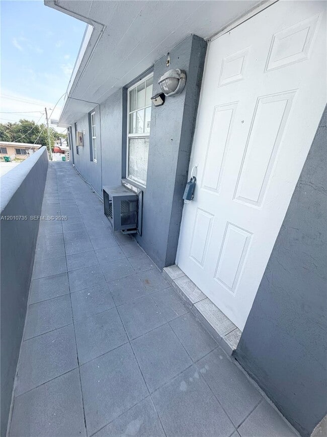 Photo - 2736 SW 22nd Ave Unit 2
