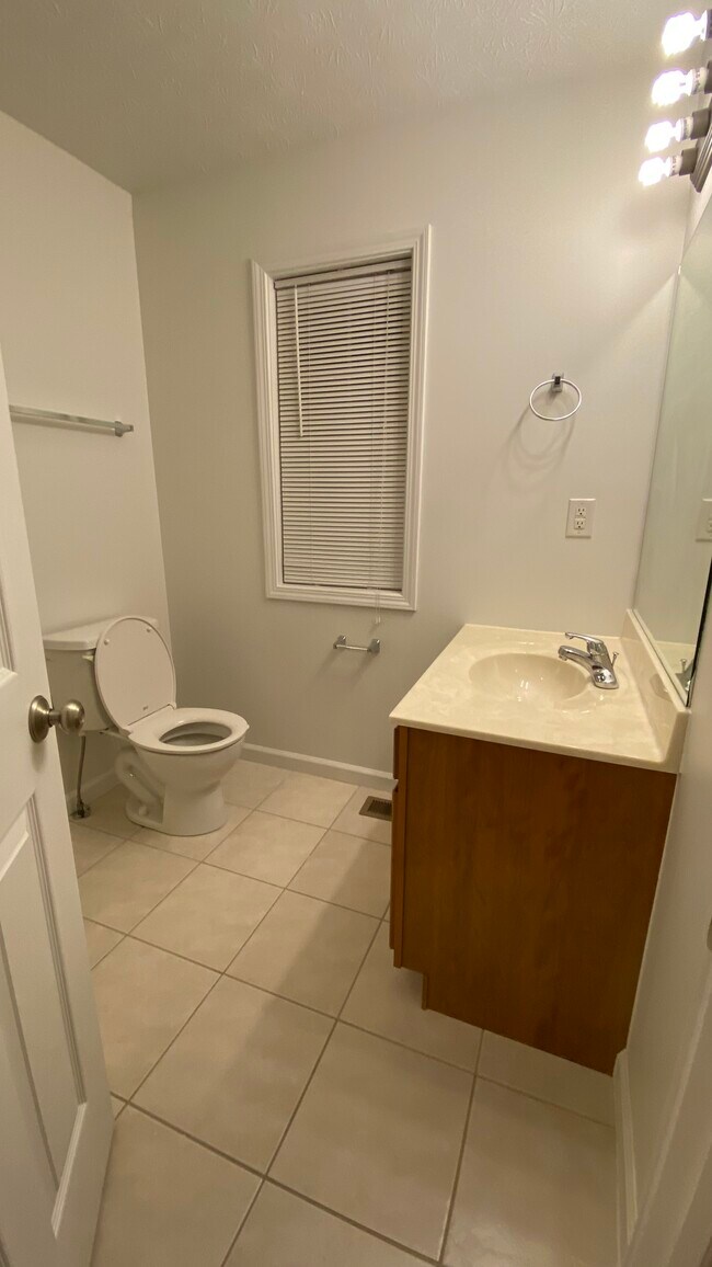 Baño del dormitorio principal delantero - 1292 S Cobble Creek Cir