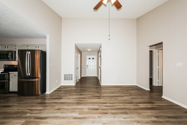 9803 Trail Dr