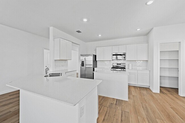 Photo - 808 Blackhawk Dr