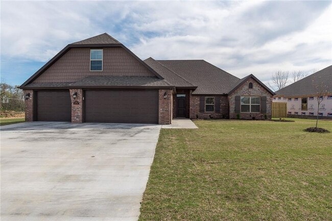 Building Photo - 4 Bed with LOFT!
