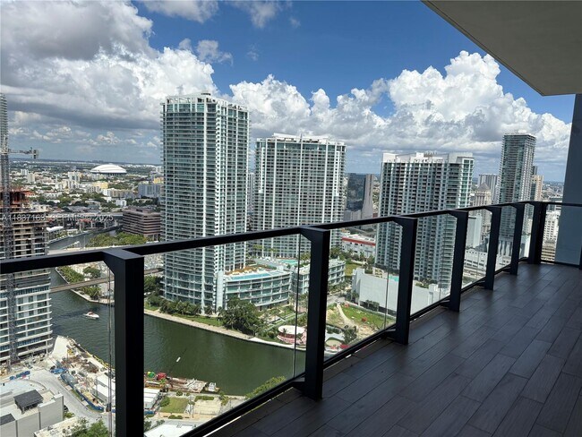 Building Photo - 68 SE 6th St Unit 3204