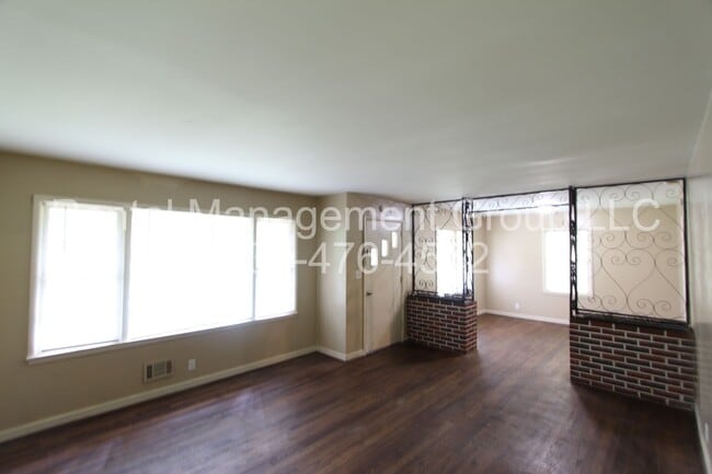 Photo - 533 Jalna Rd