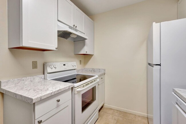 120 NW 70th St Unit 0103