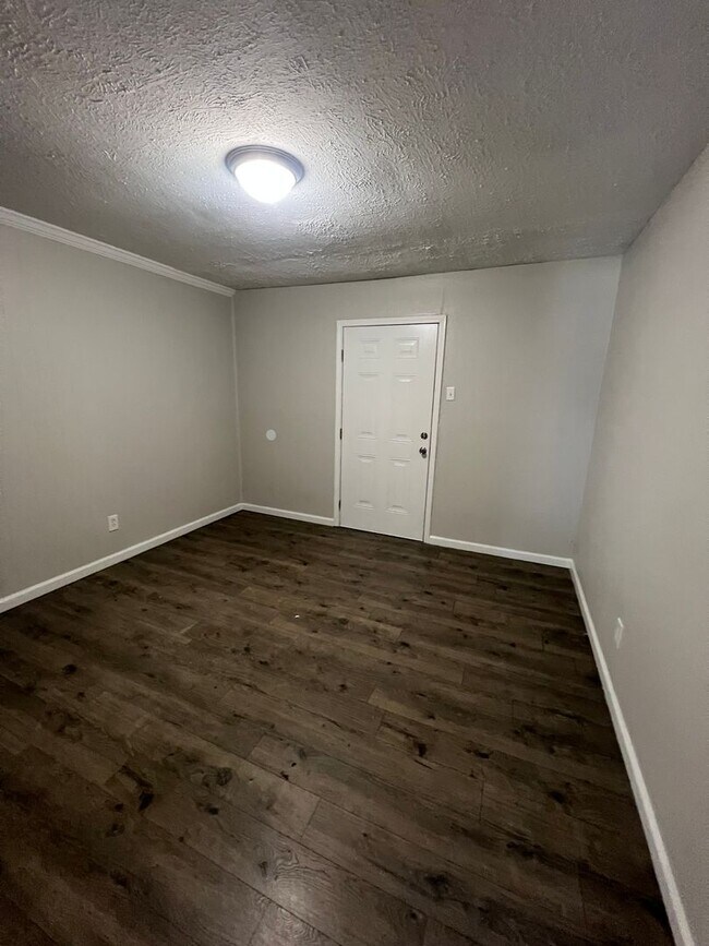 75 Carolane Dr Unit Right