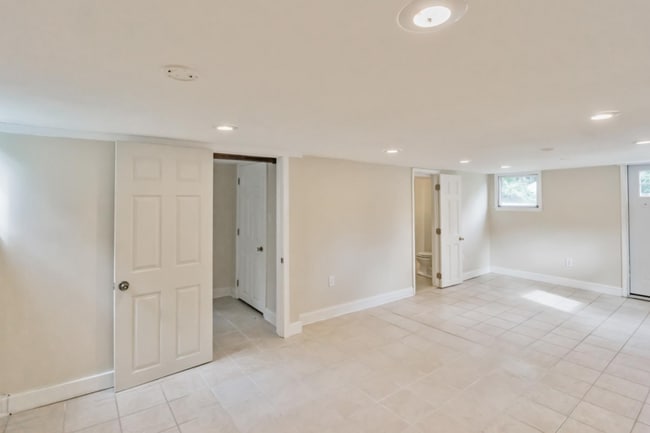 Photo - 740 River Rd