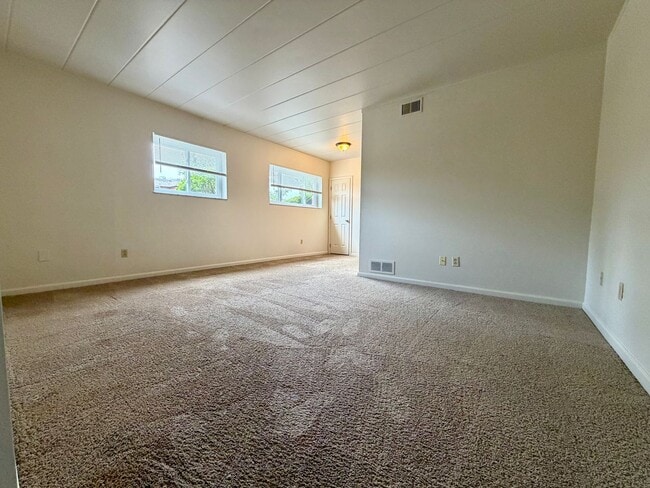 Four Seasons Apartments