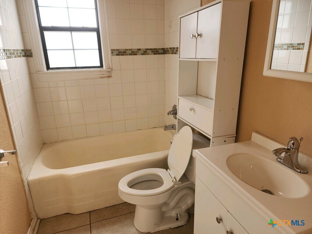 Photo - 1708 Poage Ave