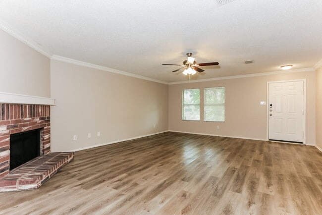Photo - 2365 White Pine Dr
