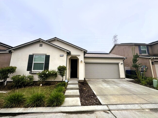 Building Photo - 4324 N Sandrini Ave