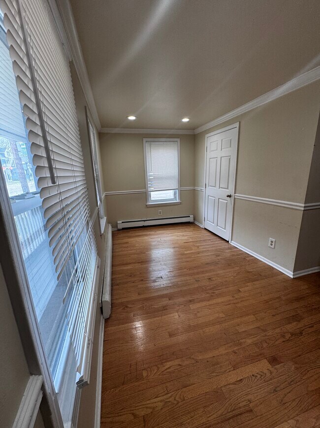 Room 1 - 410 Washtenaw Ave