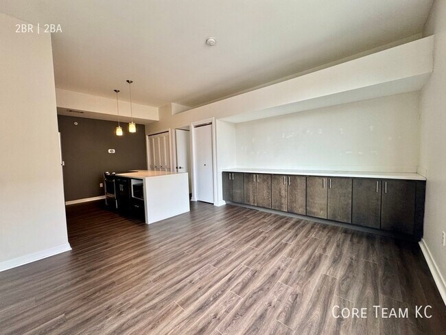 Photo - 662 E 63rd St Unidad 206