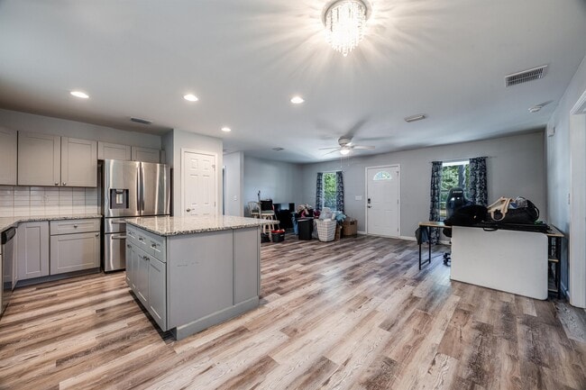 Photo - 3071 Highland Ave